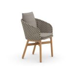 Moderne grijze stoel met houten poten