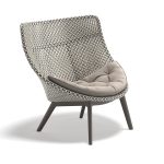 Moderne designstoel met patroon en kussen