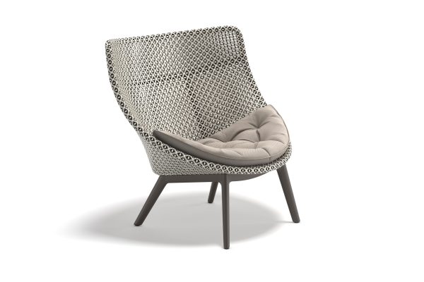 Moderne designstoel met patroon en kussen