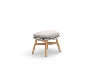 Moderne houten poef met zacht kussen en patroon