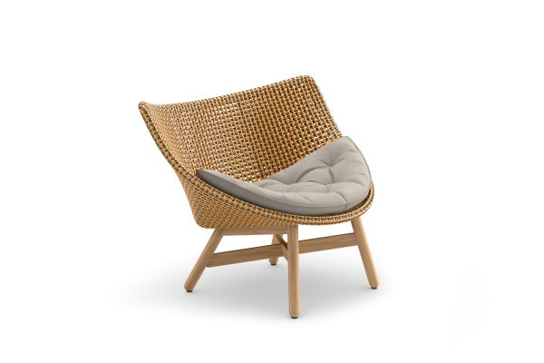 Stijlvolle rotan stoel met beige kussen