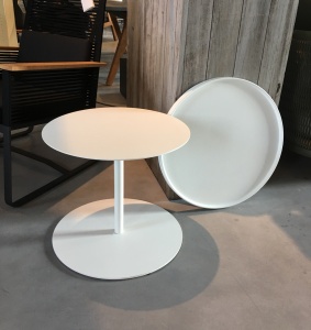 Kettal bijzettafel wit + dienblad
