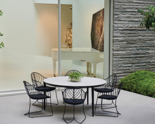 U-nite tafel rond met Folia stoelen U-nite tafel rond met Folia stoelen